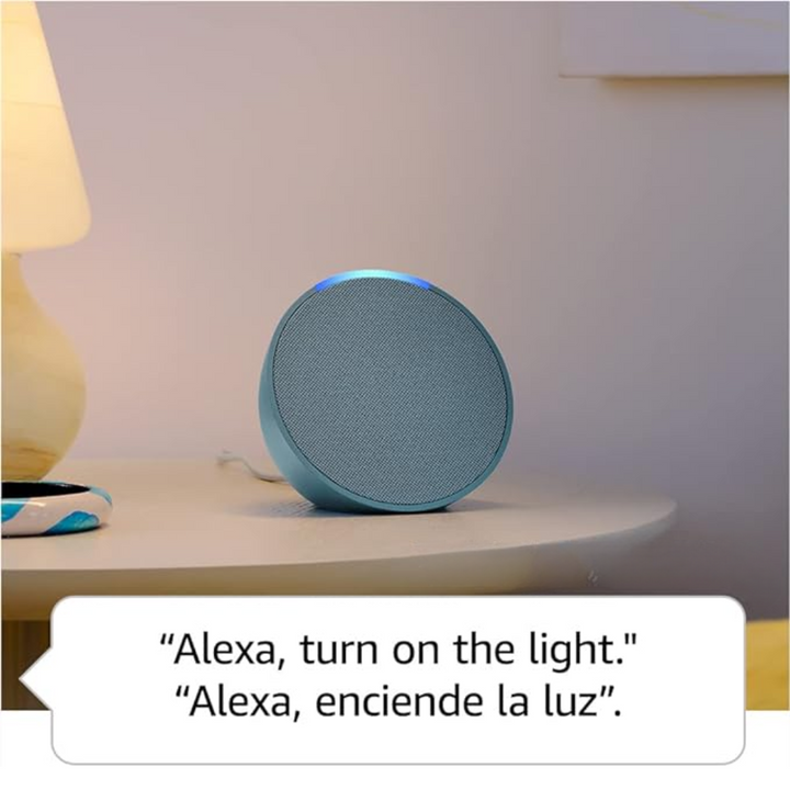 Altavoz inteligente Amazon Echo Pop con Alexa integrada, diseño compacto, conectividad Wi-Fi y Bluetooth, control por voz, reproducción de música y compatibilidad con dispositivos de hogar inteligente.