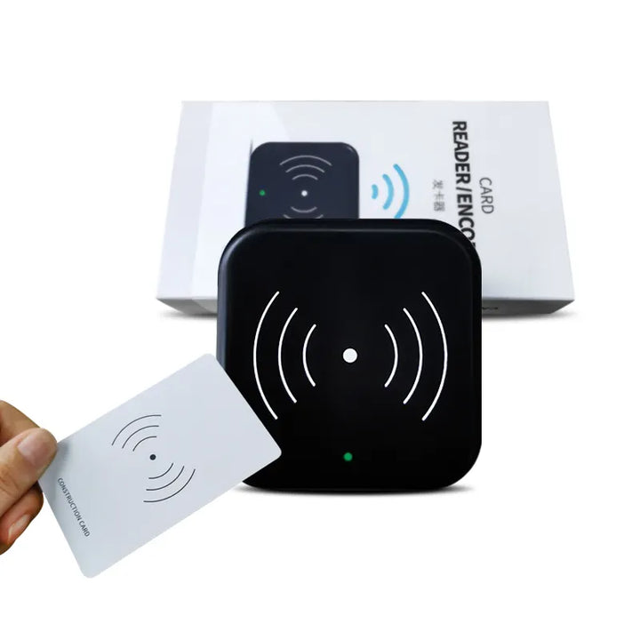 El Codificador Inteligente de Tarjetas RFID es compatible con cerraduras TTLock y permite la codificación rápida de tarjetas de 13.56 MHz para una gestión eficiente de accesos.