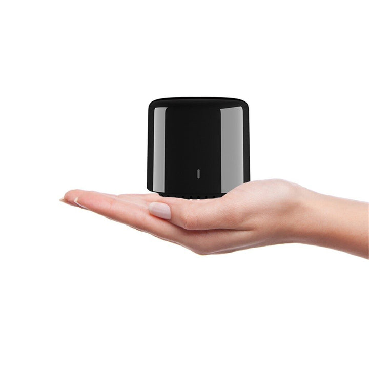 RM4C Mini mando remoto universal compatible con comandos de voz, controla dispositivos IR desde cualquier lugar con app móvil.